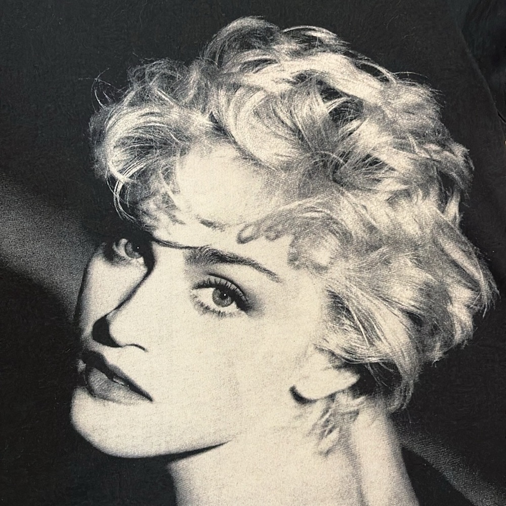 very special pattern tee - Picture 6 of 6